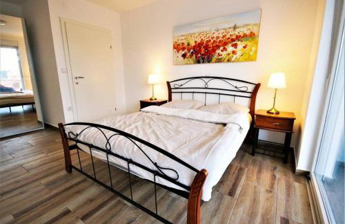 New Villa with Pool - Foto 11