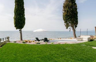 Mermaid Beachfront Villa - Photo 25