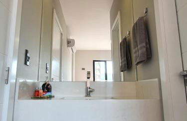 Lindo apto tudo novinho, prédio frente mar - Foto 29