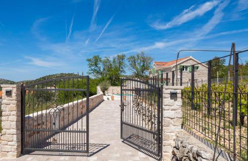 Villa Cavalleria Rusticana with heated pool and vineyard - Photo 57