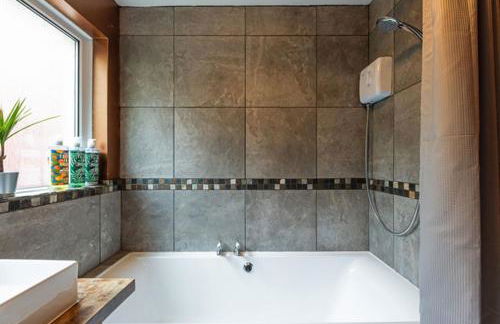 1 Bed Flat - Sleeps 2 - Pets - Balcony - Parking - Foto 29