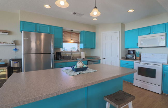 Superb Home With Private Walkover to Beach - Foto 11