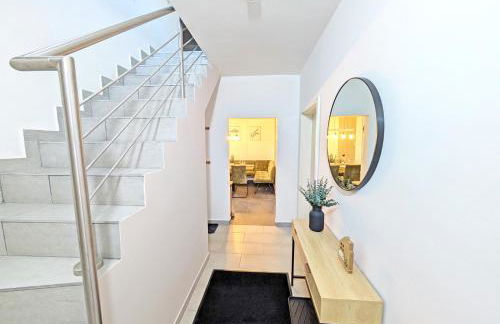 BesTime - Modernes 5BR Haus mit 2 Parkplätzen - Photo 30