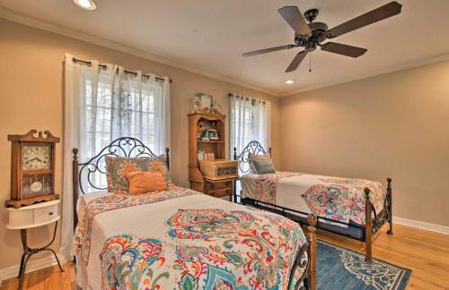 Charming Florence Getaway with Fireplace and Grill! - Foto 23