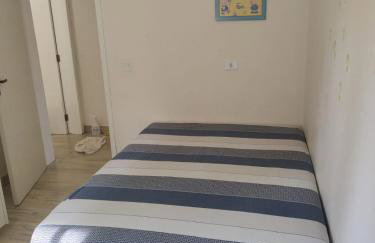 casa 700m da praia, ideal para família, 3 quartos , piscina, ar condicionado, churrasqueira, wi fi, estacionamento, até 10 pessoas, - Foto 9