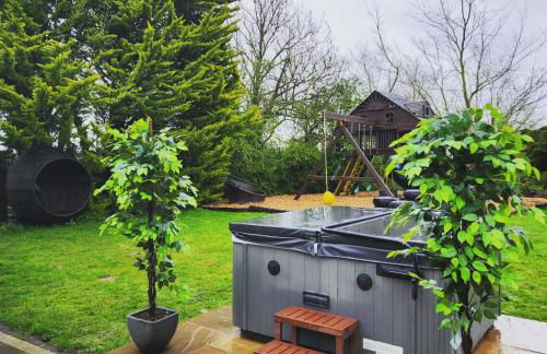 Deluxe 2 Bed Versace Bungalow Hot Tub, Sky TV, Cinema Screen Saffron Walden - Foto 15