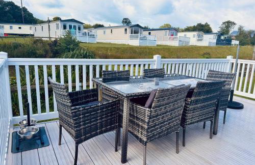 Modern two bedroom caravan with sofabed Sleeps 6 - Foto 5