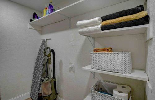 Casa Charleston-3BR-2Bath-Private HOT TUB-Pet Friendly-No Pet Fees! - Photo 49