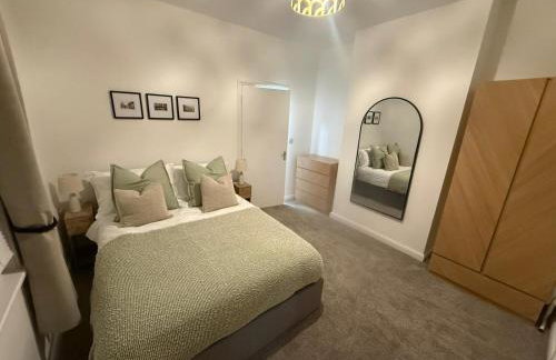 Sleek 1 Bed Flat near Warwick Castle with Parking - Photo 4