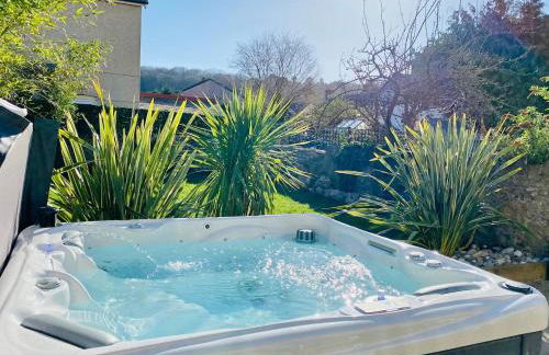 Tranquil Victorian Villa with Hot Tub & Sauna - Foto 8