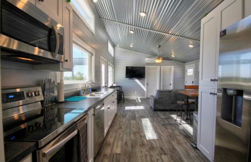 Amazing Glamping Vacations in this Riverside Cottage in Llano, Texas - Foto 17