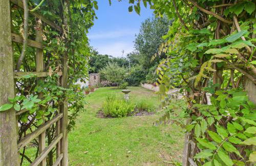 Large detached house near the sea - Photo 16