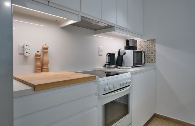 Luxurious Apt with Balcony The Greens Dubai - Photo 10