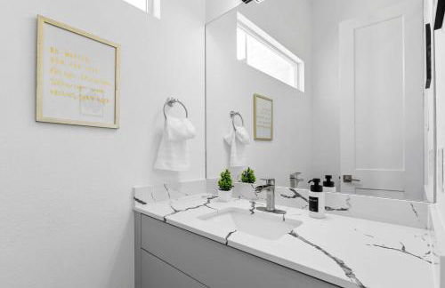 Spacious Houston 3Bed3 Bath Family Townhome - Photo 39