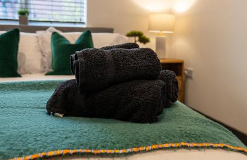 High End Contractor Apartment - 5 Separate Beds - Free Parking - Foto 21