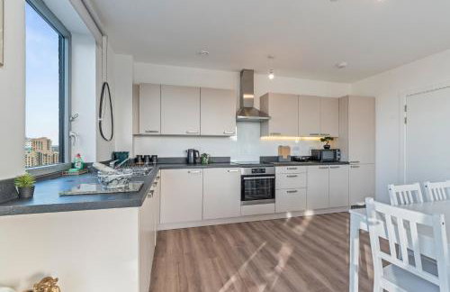 Luxury Penthouse Wembley Stadium Sleeps 10 and Parking - Foto 33