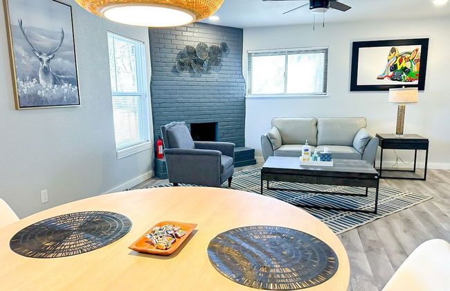 Vintage Gem in Prime Location Cozy 1BR Oasis - Photo 14