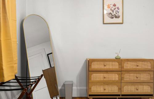 Charming 4BR Retreat in Arlington Sleeps 12 NearDC - Foto 8