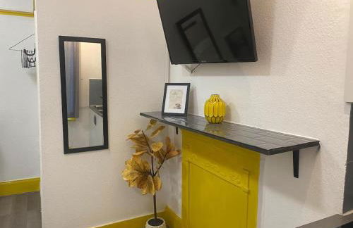 2 Guests Studio - 20 Minutes to Central London - Photo 12