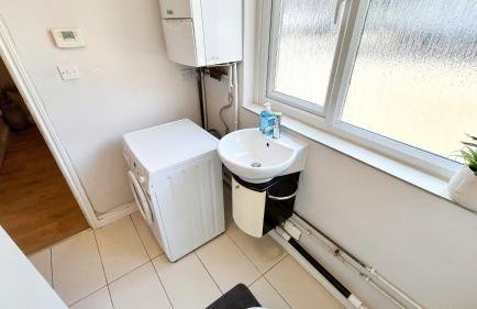 Lovely 4-Bedroom Kilburn Flat with Garden and Parking near Hampstead Heath, Abbey Road by Staylio London - Foto 40