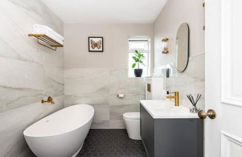 Newly renovated Victorian house with free parking - Foto 1