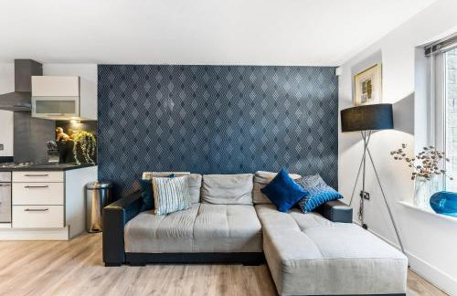 30 percent off! Stylish 2 Bed 2 Bath Abode with Parking - Foto 17