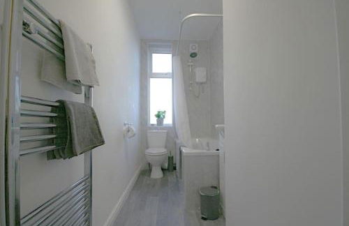 Charming 3-Bed House in Whitwell village - Photo 9