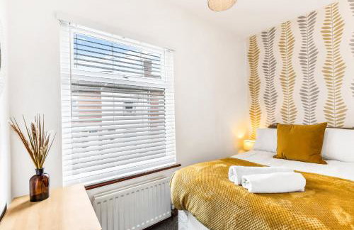 Comfortable 3 Bedroom Gem with 2 Bathrooms Perfect for Groups - Photo 16