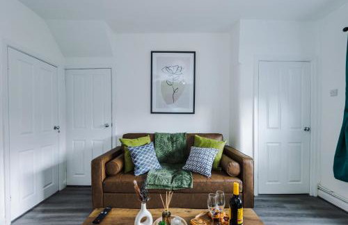 The Acacia Lodge - Beautiful & Modern 3-BR with FREE Parking - Perfect For Business or Work Stays by Parydise Properties - Foto 8