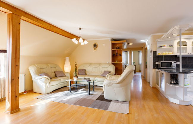 3 bedroom Apartment in Siófok with garden - Photo 3