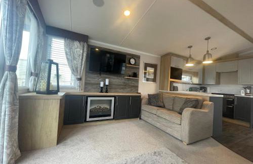 Beautiful caravan at Kent coast with wrap around decking and free WiFi sleeps 6 - Foto 1