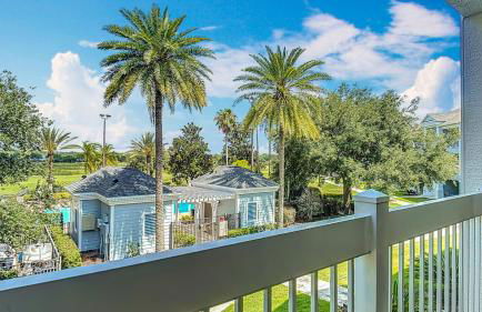 3-BR Condo with Dreamy Balcony Views, Walk to Pool - Foto 37