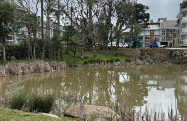 Apê Moderno e Aconchegante em Gramado RS c vaga - Foto 34