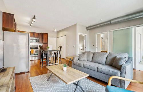 CozySuites 2BR Mill District with pool, gym #04 - Foto 1