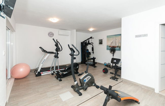 Luxury Villa With Heated Pool, Terrace, and Outdoor Amenities for Relaxation - Foto 48