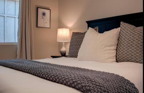 Folsom Old Town Escape • Cozy Cottage + Library - Foto 12