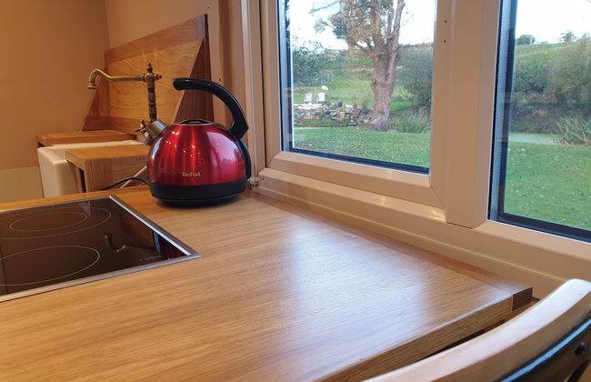 Shropshire - Riverside - Cabin - Sleeps 2 - Hottub - Foto 6