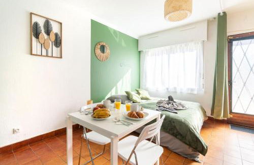 Charmant studio avec terrasse, Gare à 200m et parking gratuit - Foto 1