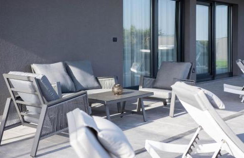 Awesome Home In Jarebinjak - Photo 16