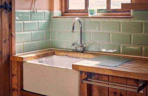 Host & Stay - The Red Brick Barn - Photo 9