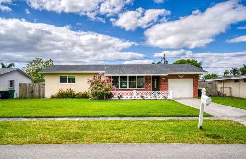 Tranquil Retreat with HEATED POOL Minutes to the Beach - Foto 15