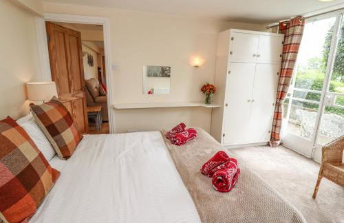 The Garden Apartment - Photo 16