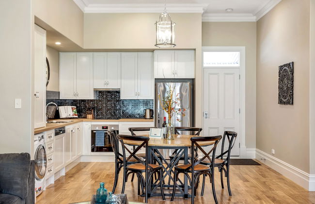 Grandview Accommodation - The Elm Tree Apartments - Photo 39