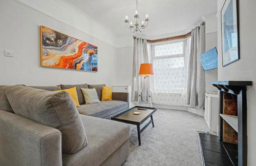 Countess House, Northampton - Stylish Modern 2-Bedroom House with Garden - Free Parking - Foto 6