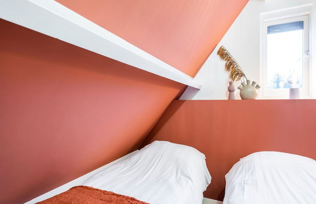 Stylish Holiday Home With Private Garden - Photo 4