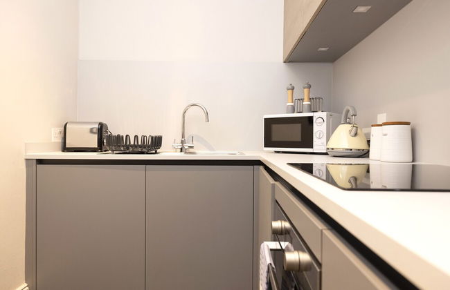 JOIVY Iconic Cockburn Street 4 Bedroom Apartment: Heart of Old Town - Foto 79