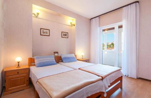 1 Bedroom Lovely Apartment In Splitska - Foto 17