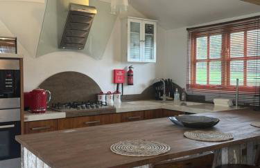Stable lodge with Cosy Log Fire & Optional Hot tub - Foto 10