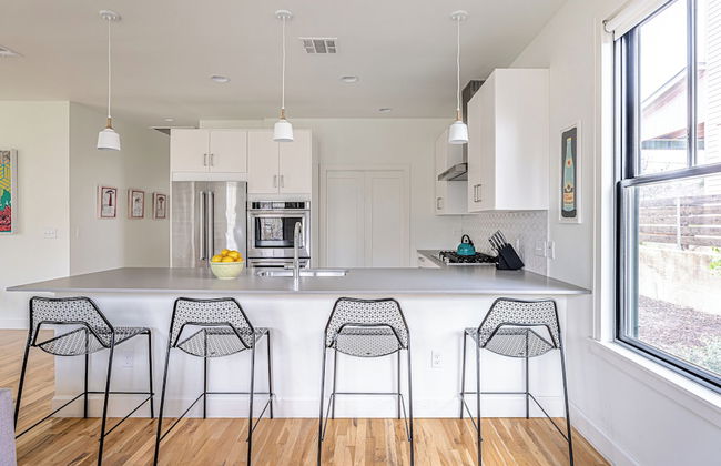 Rooftop Deck 5 Mins to Downtown - Photo 17