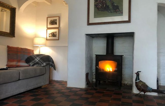 Charming Country Cottage in a Peaceful Location - Photo 16